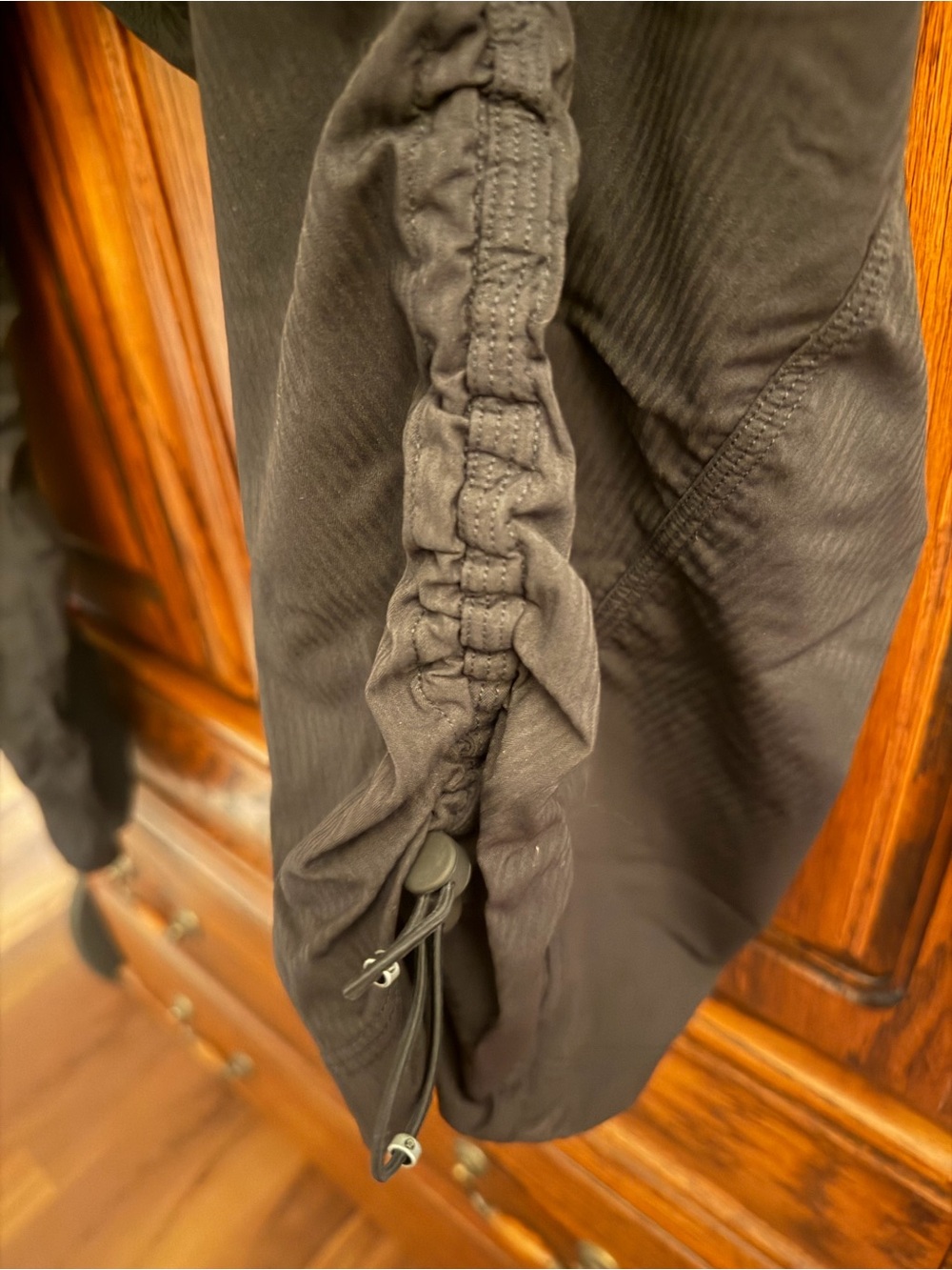 lululemon Women’s Dance Studio Relaxed Fit Mid Rise Cargo Pant - Size L - Picture 3 of 3
